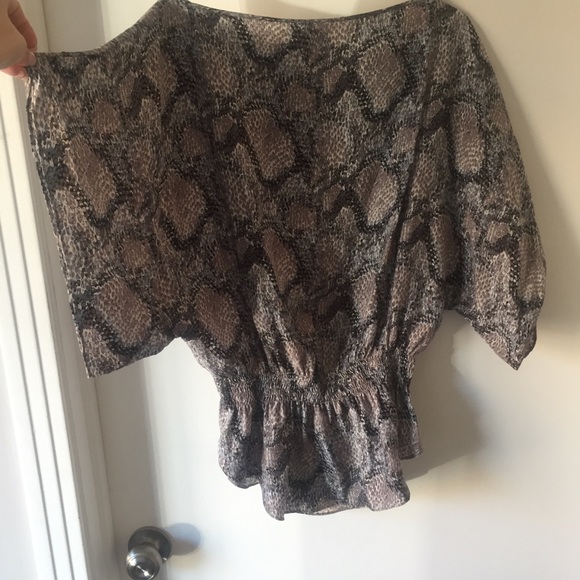 Parker 🐍 snakeskin blouse with elastic waist - Picture 4 of 4